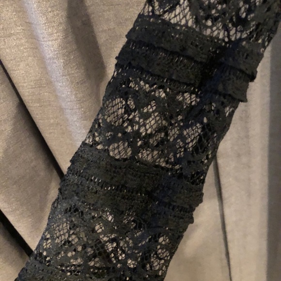 NWT Windsor long sleeve cropped lace top - Picture 4 of 4